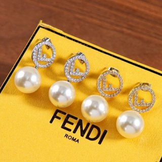 大人気!注目度抜群!フェンディ パール ピアス 本物 ダイヤモンド fej30683 大人気!注目度抜群!フェンディ パール ピアス 本物 ダイヤモンド fej30683