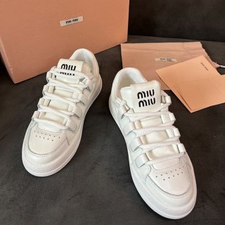 一目惚れ ミュウミュウ スニーカー 本物 ペイント ロゴ キャンパス myy97879