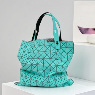【BAOBAO ISSEY MIYAKE】クロスボディバック 本物 bar47824