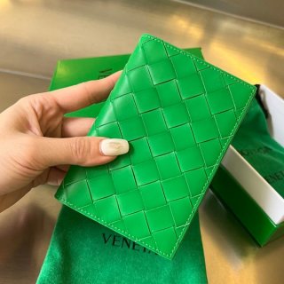 ボッテガヴェネタ パスポートケース 本物 bof10586
