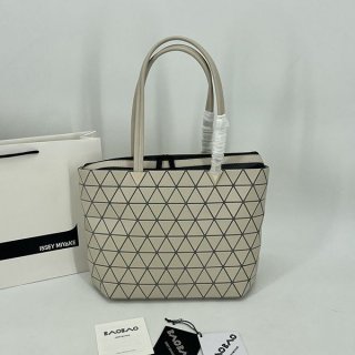 入手困難BAOBAO ISSEY 本物 MIYAKE カルトン メタリック バッグ bao54459