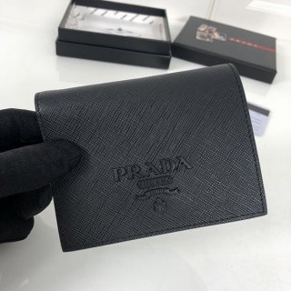 超話題!プラダ サフィアーノ 二つ折り財布 本物 puu53425