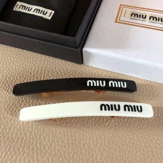 高品質★ミュウミュウ 本物★ロゴ入りエナメルメタル*ヘアクリップ＊2色 5JF136