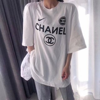 シャネル ナイキ Tシャツ 本物コラボ！ COCO5 Tシャツ 選べる2色☆大人気 she66176