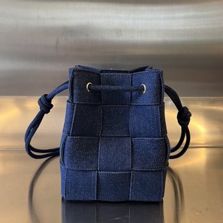 希少 ボッテガ ヴェネタ カセット スモールバケットバッグ 本物 boq70589