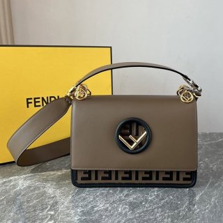 入手困難品！フェンディ FFロゴ 本物 バッグ ショルダーバッグ fee69010