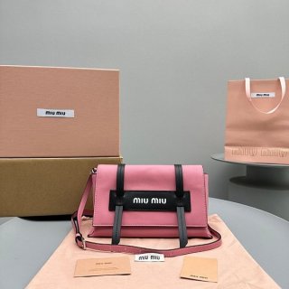 新作限定ミュウミュウ ショルダーバッグ 本物 mye90170
