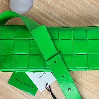 ボッテガ ヴェネタ カセット クロスボディ バッグ 本物《大人気》 boy90133