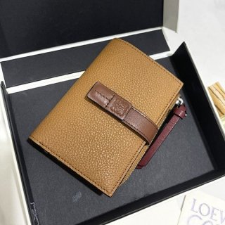 早い者勝ちロエベ 本物コンパクトTrifold 三つ折りミニ財布 loy67326
