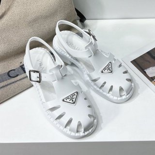 《大人気》プラダ 本物 メタルバックル付き フォームラバー ロゴサンダル pul78271
