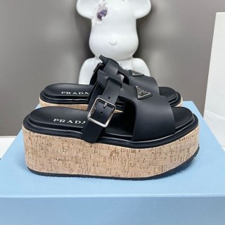 大注目プラダ 本物 Rubber wedge platform sandals ウェッジサンダル puv41665