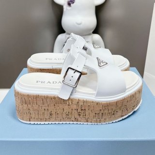 大注目プラダ 本物 Rubber wedge platform sandals ウェッジサンダル pui03008