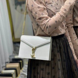 《大人気》サンローラン カサンドラ 本物 チェーンウォレット ホワイト Sap45120