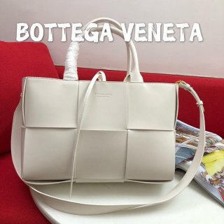 可愛いボッテガヴェネタ ザアルコ トート 本物 ホワイト bov84141