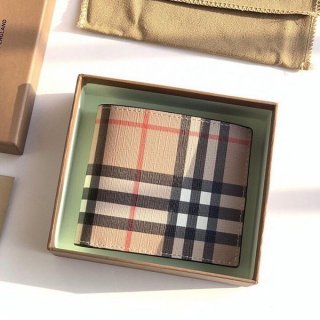 お洒落で可愛い バーバリー 二折り財布 本物 Bar33632