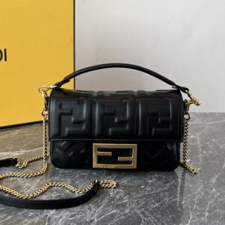 フェンディ ブラックレザー バゲット ラージ ショルダーバッグ 本物 fei39176