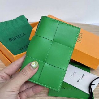 新作 ボッテガヴェネタ 本物 フラップカードケース パラキート 649602VBWD23724