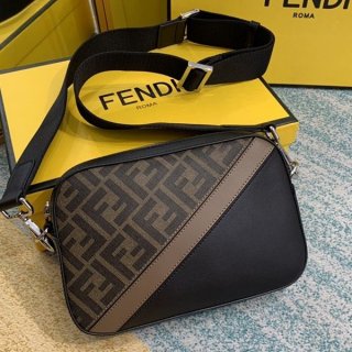 激安価格！フェンディ カメラショルダーバッグ 本物 fed40251