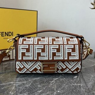 確保済み フェンディ バゲット FFキャンバス コピー feg57763 確保済み フェンディ バゲット FFキャンバス コピー feg57763