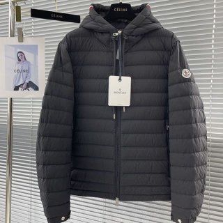 おすすめ モンクレール デラ ショート ダウンジャケット コピー mot04979 おすすめ モンクレール デラ ショート ダウンジャケット コピー mot04979