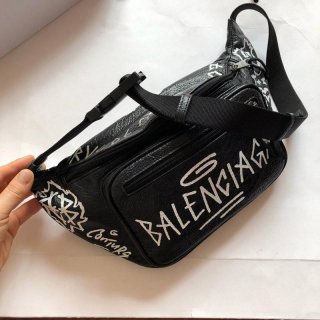 セール新作 バレンシアガ ウエストポーチエブリデイ 本物 bae01996