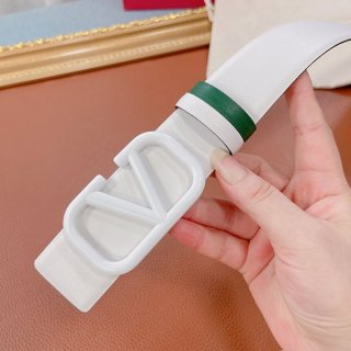 絶対欲しい!ヴァレンティノ コピー Vロゴ シグネチャー リバーシブルベルト Vum47649 絶対欲しい!ヴァレンティノ コピー Vロゴ シグネチャー リバーシブルベルト Vum47649