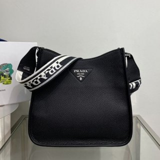 一目惚れプラダ 本物 メタルレターロゴ レザーホーボーバッグ pug61172