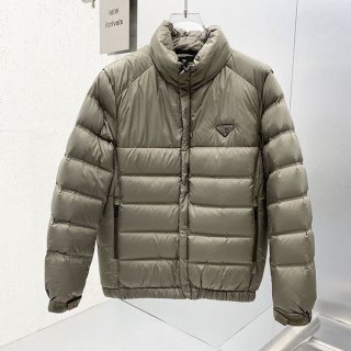新デザインプラダ クロップド Re Nylon ダウンジャケット 本物 pup63073
