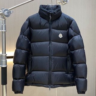 超希少！モンクレール ショート丈ダウンジャケット 本物 mol68140