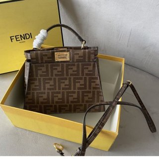 大人気!!新色 フェンディ 本物 ショルダーバッグ feo21783
