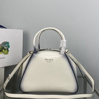 可愛い プラダ 本物 スモール ブラッシュドレザー ハンドバッグ puh31103