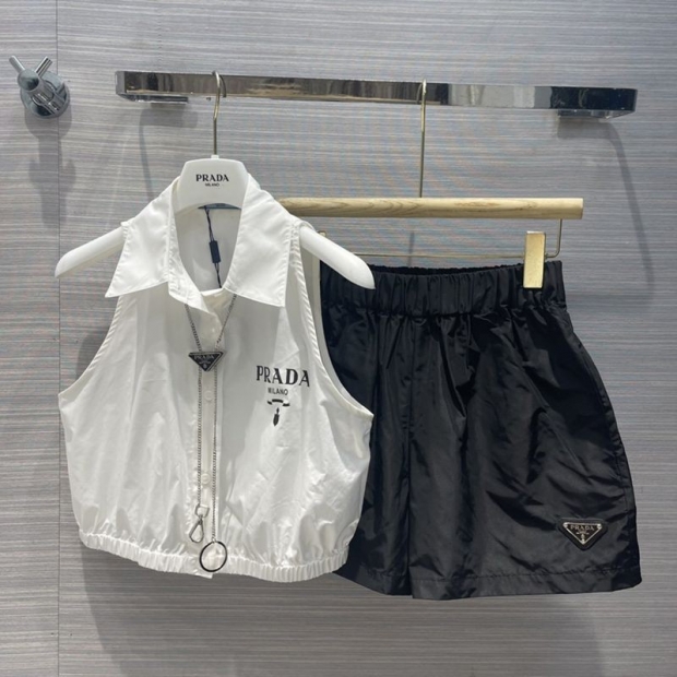 一目惚れ関税込プラダ Re Nylon ギャバジン ショートパンツ 本物 ロゴ 上下セット puh39890