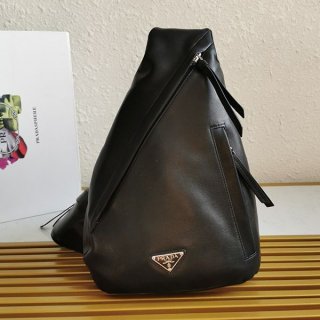 希少色プラダ レザー バックパック ショルダーバッグ 本物 2WAY pua16999