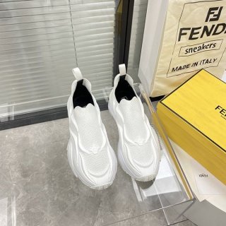 激レア確定！フェンディ フロー ランニングスニーカー 本物 fes12687