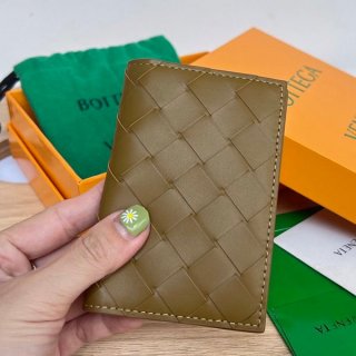送料込ボッテガヴェネタ 本物 フラップカードケース エイコーン 592619VCPQ47718