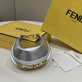 人気 フェンディ グラフィー 本物 レザーチャーム コピー ☆新作☆ feo19332