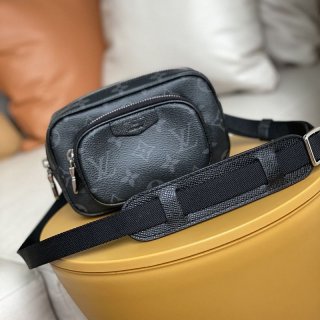 日本未入荷ルイヴィトン アウトドアポシェット 本物 タイガラマ★ノワール ショルダーバック M30755