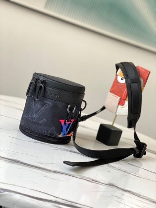 大人気！ルイヴィトン パック 本物 モノグラム エクスパンダブル ポロション ショルダー M45604