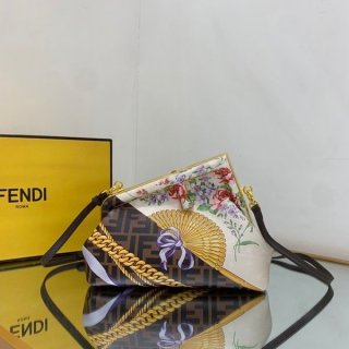 早い者勝ちフェンディ ヴェルサーチェ 本物フェンダーチェ コラボ ショルダーバッグ fey97423