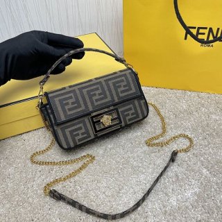 フェンディ ヴェルサーチェ フェンダーチェ 本物コラボ ショルダーバッグ feo45288