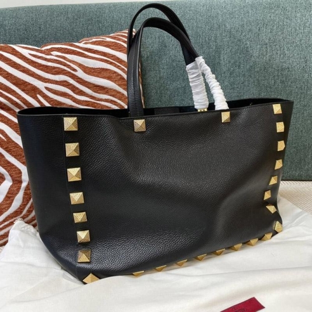 《大人気》新色☆希少 ヴァレンティノ トートバッグ 本物 レザー Vuf51379