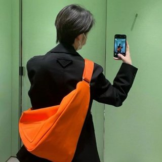 定番 プラダ トライアングル キャンバスバッグ 本物 pug14546