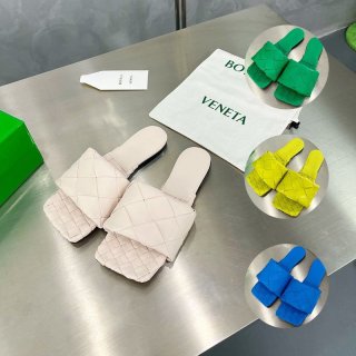 稀少ボッテガ ヴェネタ ラバー リド フラットサンダル 本物 キルティング boz50278