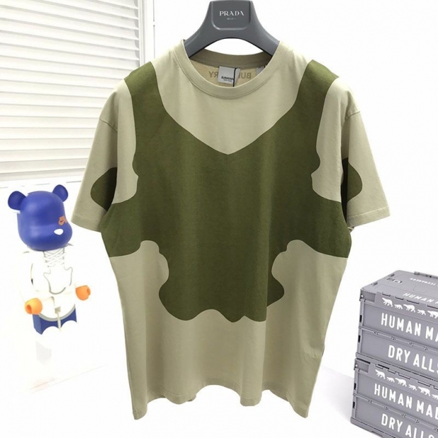 春もの新作バーバリー エンボスロゴ コットン Tシャツ 本物 Baz21764