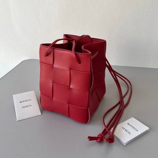 累積売上総額第１位！ボッテガヴェネタ カセット ショルダーバッグ 本物 レッド 680218VCQC46358
