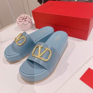 セール新作 2022春と夏の新しいヴァレンティノ 本物リベット 厚底サンダル Vue71627