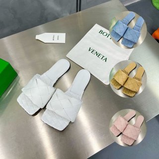 【日本未発売】ボッテガ ヴェネタ ラバー リド フラットサンダル 本物 キルティング boi09514