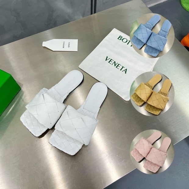 【日本未発売】ボッテガ ヴェネタ ラバー リド フラットサンダル 本物 キルティング boi09514