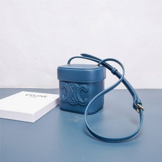 大人気!!新色セリーヌ 本物 スモールボックス キュイル トリオンフ / スムースカーフスキン 199263DU307DD