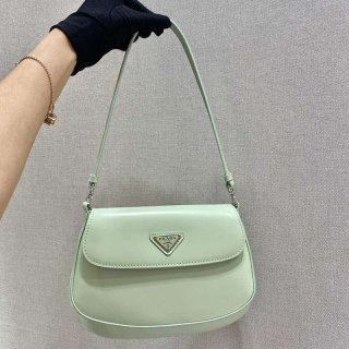 お洒落にプラダ★フラップ付きクレオショルダーバッグ 本物送料込 pug57927